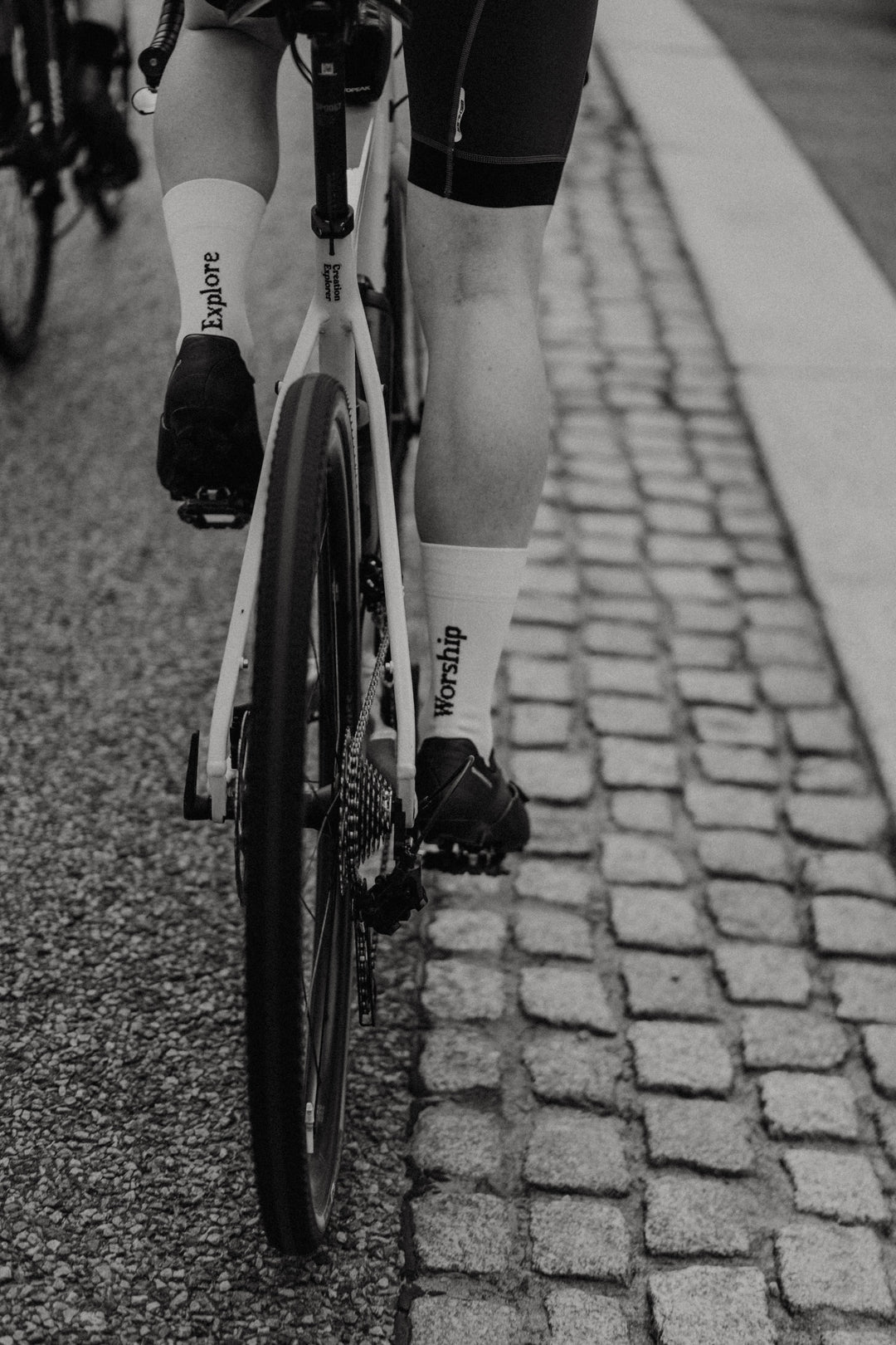 EXPLORE & WORSHIP Radsocken