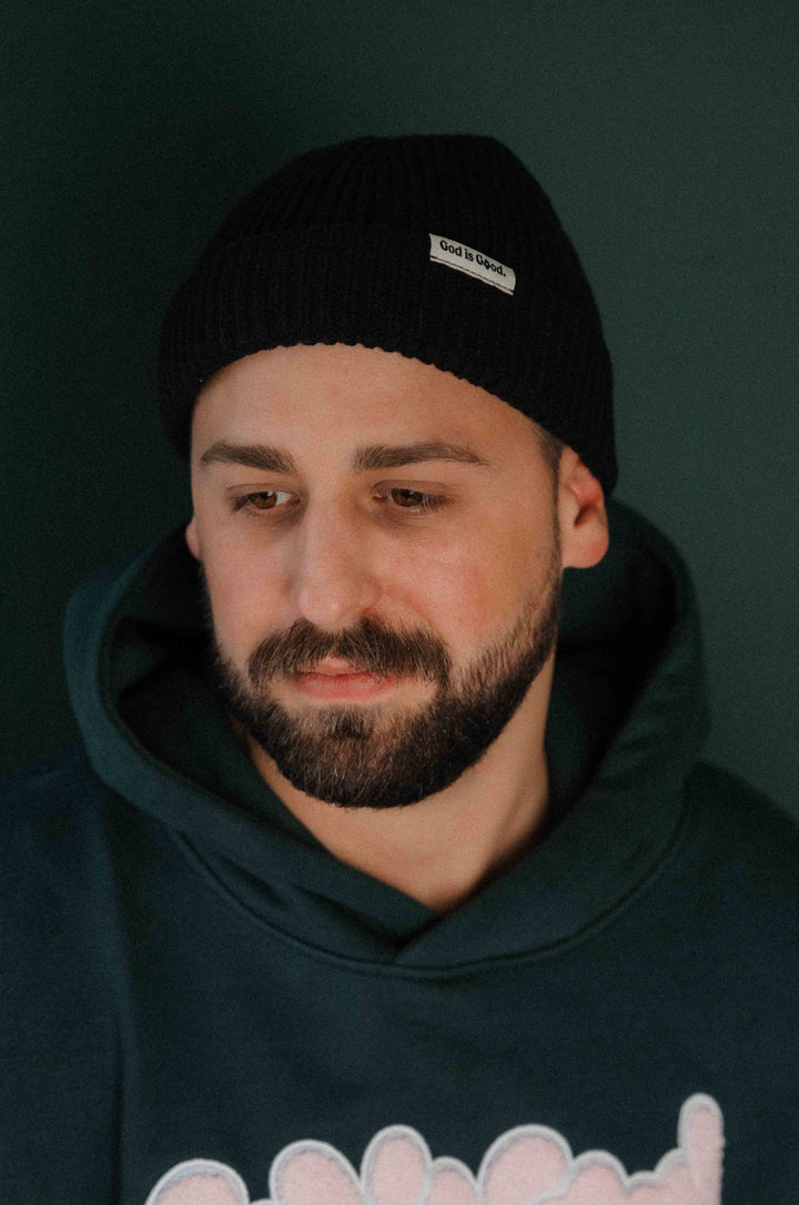 GOD IS GOOD Beanie Schwarz